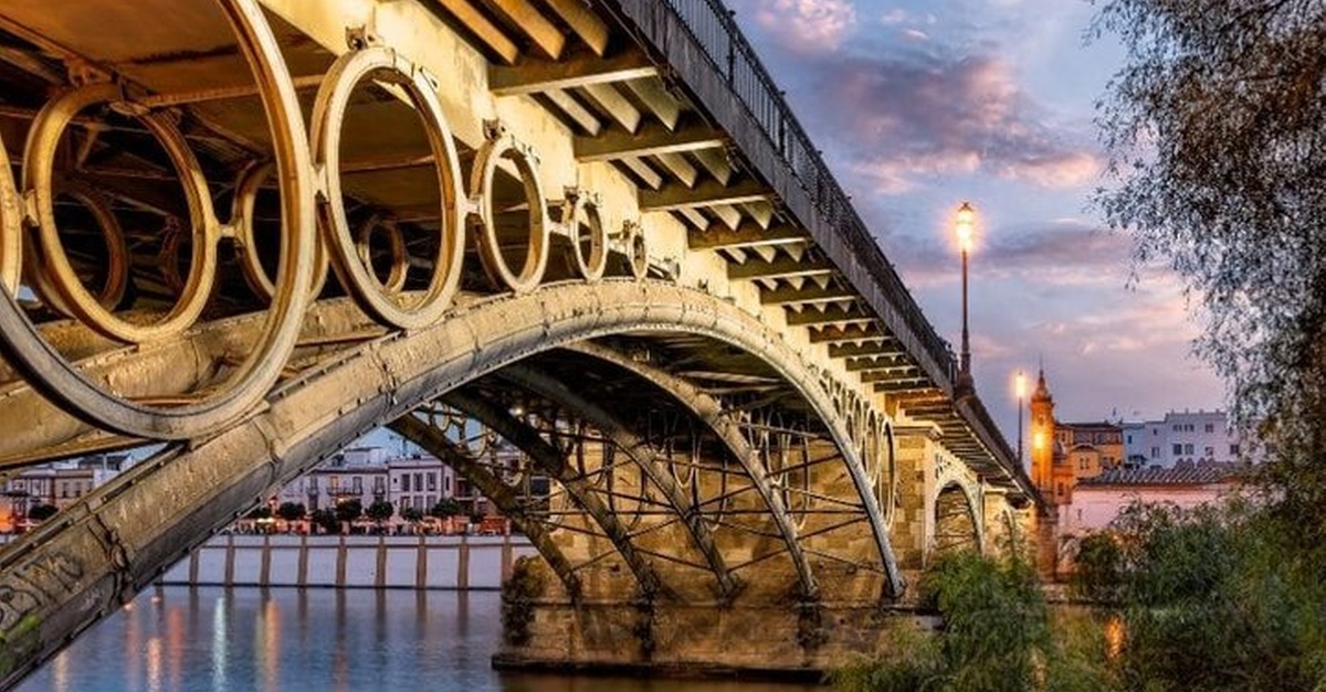 Recorrido nocturno por Triana en Sevilla