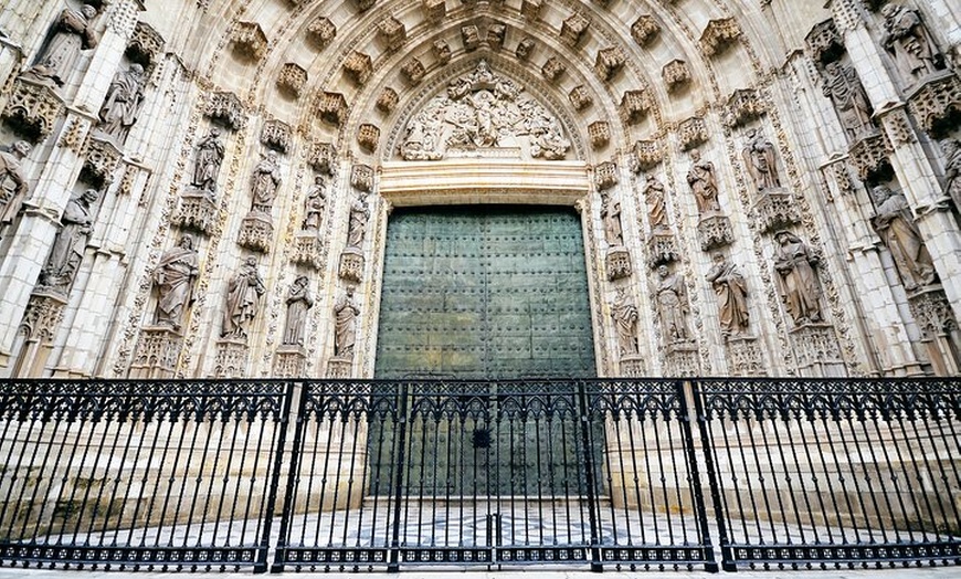 Image 7: Tour en grupo pequeño por Sevilla: Alcázar, Catedral y Giralda