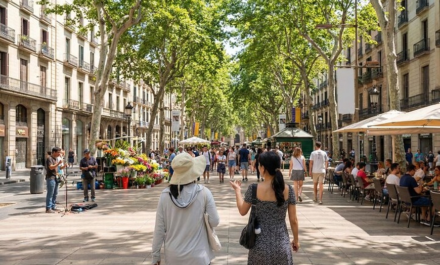 Image 21: Tour histórico gótico oficial a pie