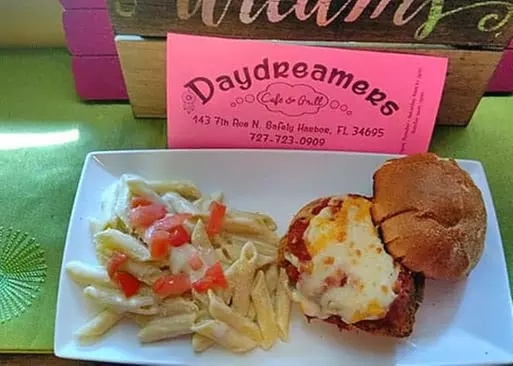 5% Cash Back at Daydreamers Cafe & Grill