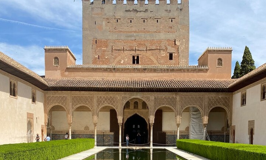 Image 10: Entradas de La Alhambra con Palacios Nazaríes +Tren Turístico