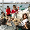 Image 3: Cata de vinos y tapas Premium de Barcelona en Catamarán - Grupo peq...