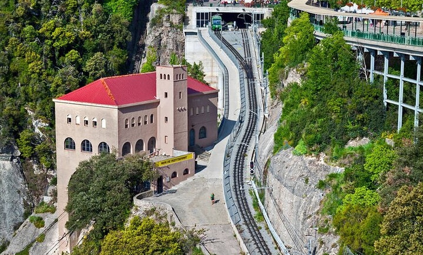 Image 7: Excursión privada de un día al monasterio de Montserrat y a la mont...