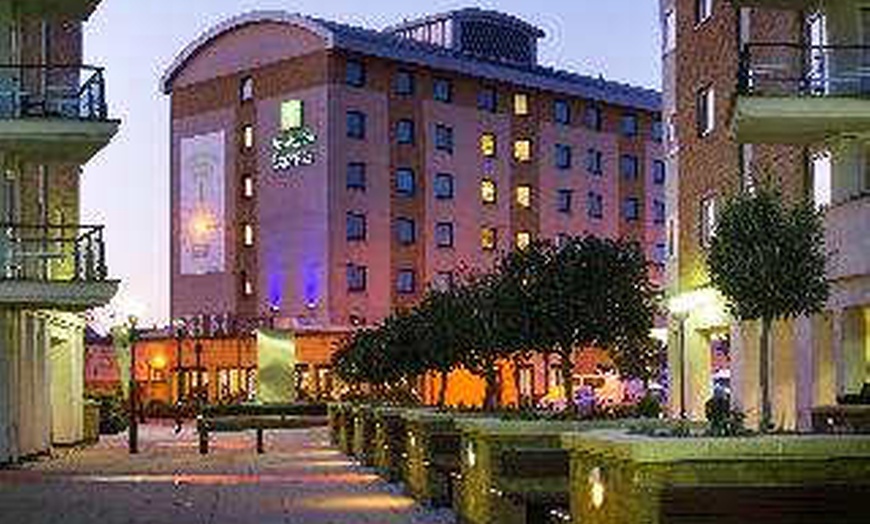 Image 3: ✈ WIELKA BRYTANIA | Londyn - Holiday Inn Express London - Wandswort...