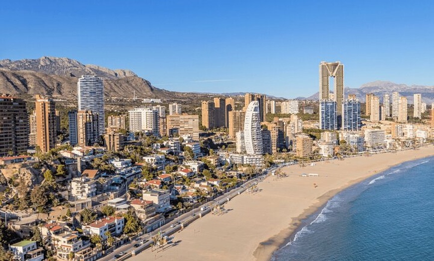 Image 15: Excursión de un día a Aqualandia, Terra Mítica o Benidorm desde Val...