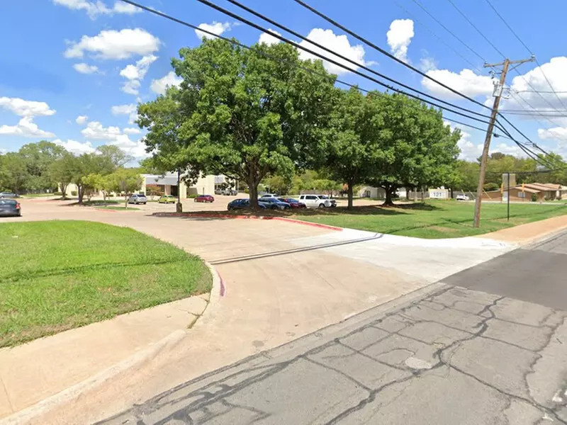 Parking at 121 E. Randol Mill Rd. Lot