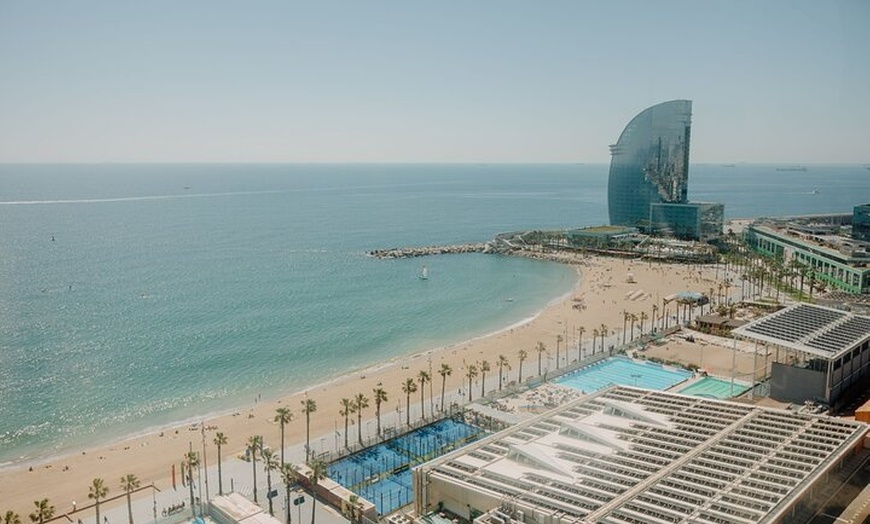 Image 8: Barcelona En un día Sagrada, Park Güell, casco antiguo y teleférico
