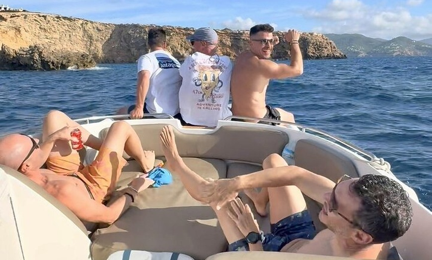 Image 10: Relájate en Barco con Paddle Surf y Snorkel en San Antonio