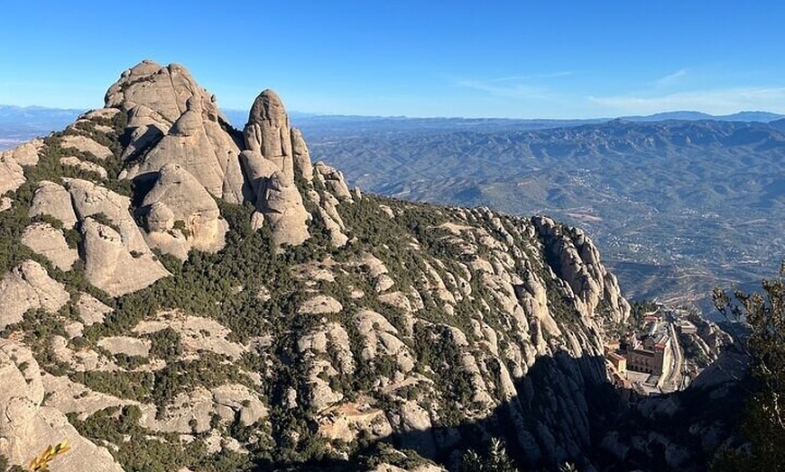Image 3: Tour por la tarde de Montserrat, senderismo, teleférico y grupo muy...