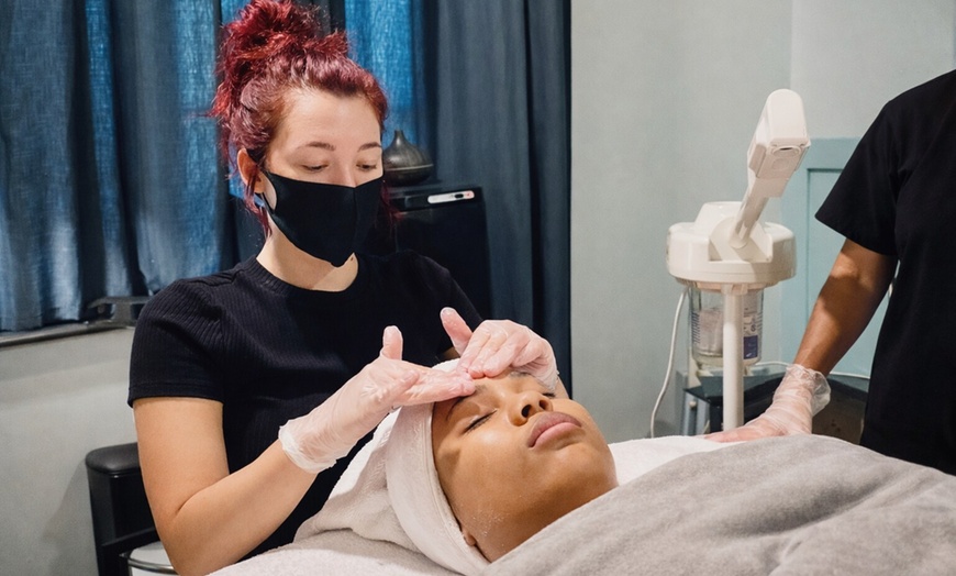 Image 2: $47.50 For A Customized Facial (Reg. $95)
