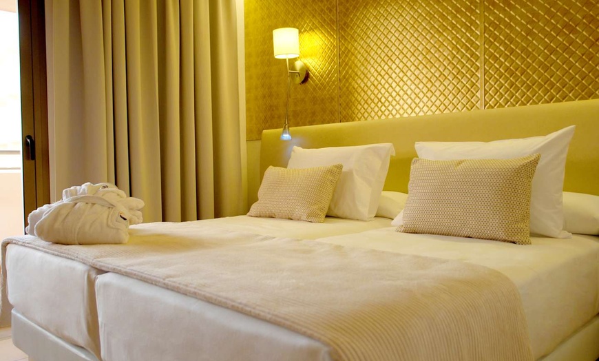 Image 4: ✈ IBIZA | Santa Eulalia del Rio - Invisa Hotel La Cala 4*, 3 nachte...