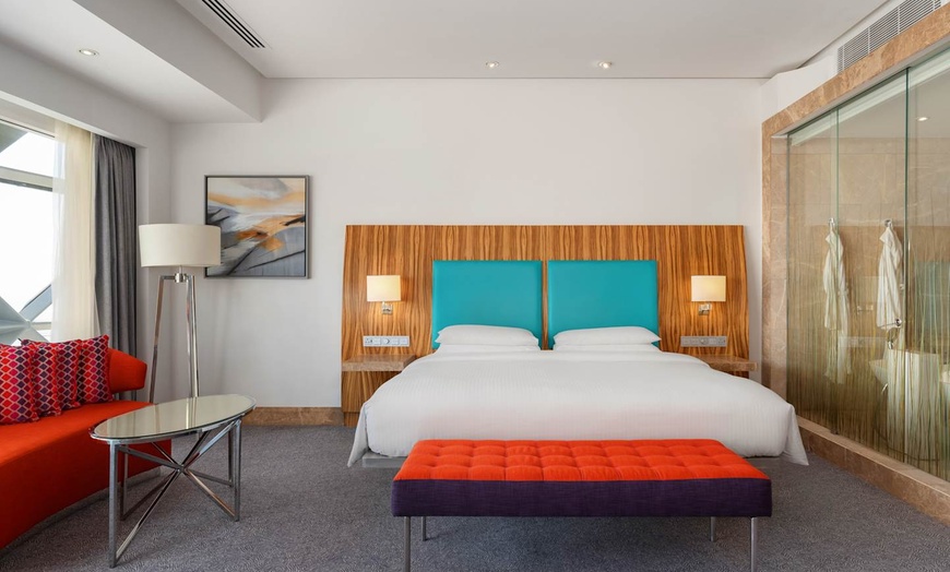 Image 6: ✈ EMIRATS ARABES UNIS | Abu Dhabi - Andaz Capital Gate Abu Dhabi av...