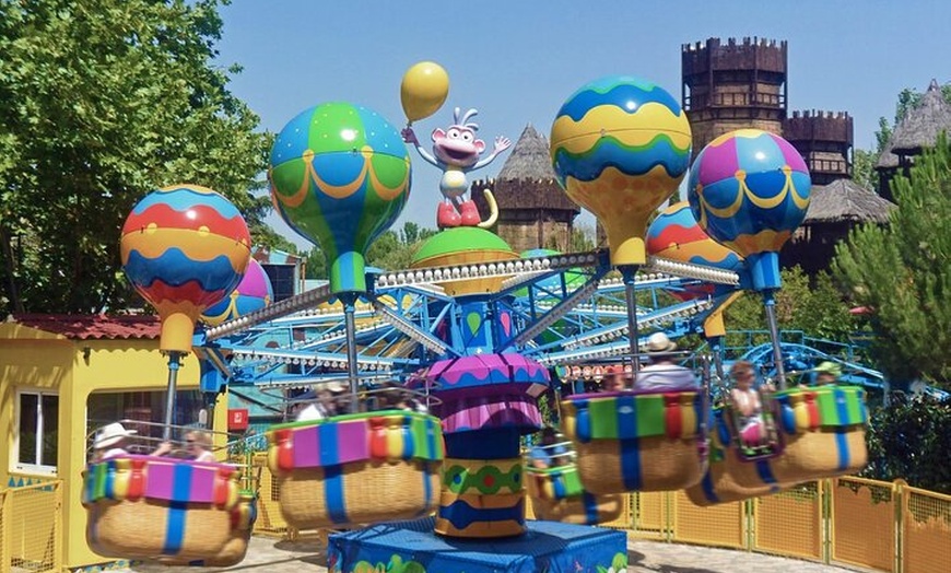 Image 2: Entrada al Parque de Atracciones de Madrid