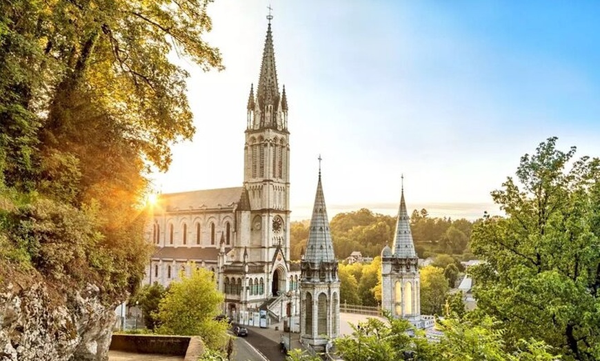Image 1: Visite guidée d'une journée en petit groupe de Toulouse à Lourdes