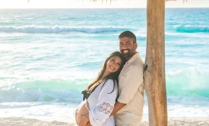 Image 3: Cancun Romantic Beach Photoshoot