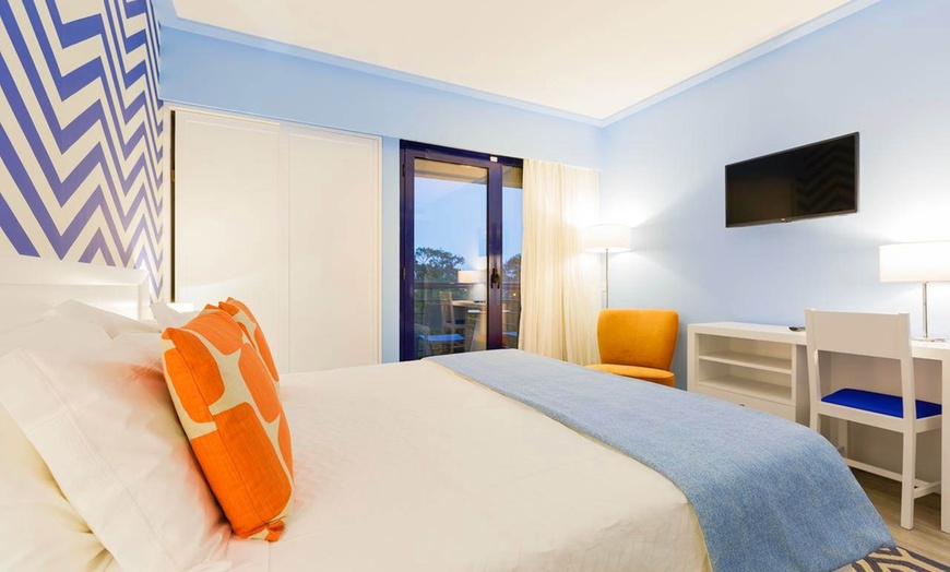 Image 9: ✈ MADÈRE | Funchal - Trek 4 randonnées & hotel Terrace Mar Suite 4*...