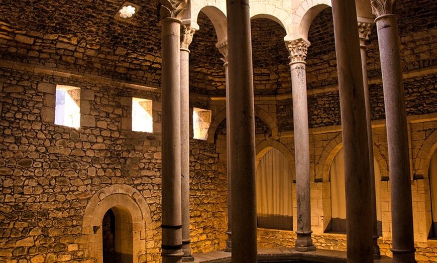 Image 2: Visita Guiada Histórica de Girona en Grupo Pequeño desde Barcelona