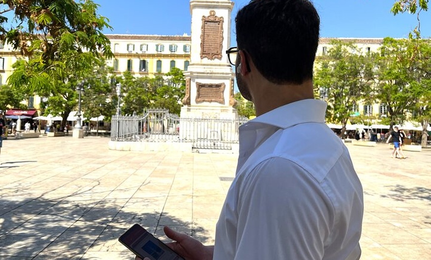 Image 3: Casco histórico Málaga: Tour autoguiado creado por Guía Oficial