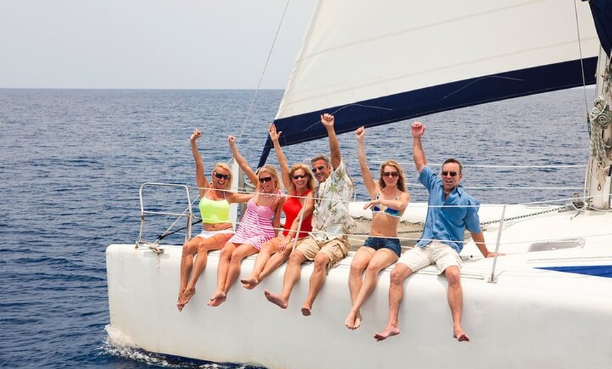 Image 2: Tour Experiencia Torrevieja con el Catamarán Apaelo