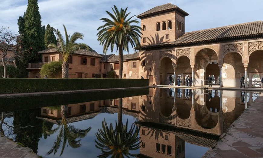 Image 7: Entrada al Palacio de la Alhambra - Joya de la Corona de España