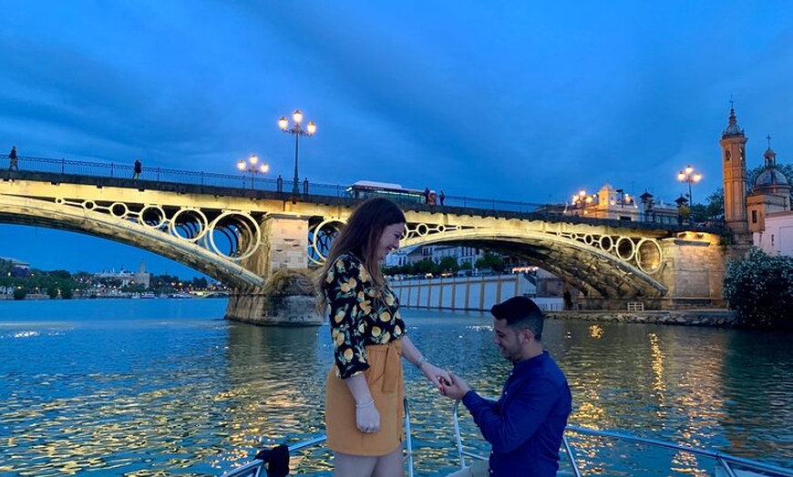 Image 2: Paseo Romántico en Barco 1h Privado