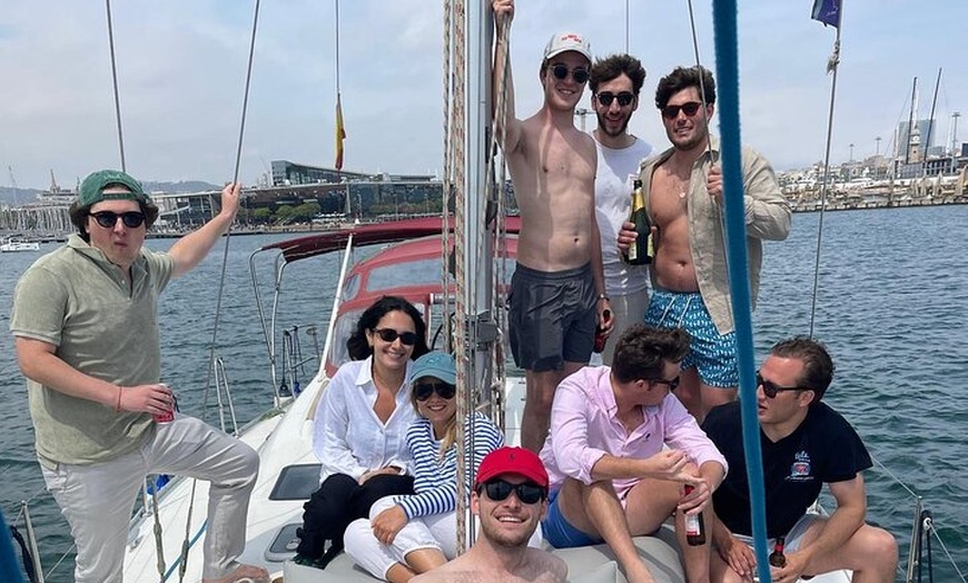 Image 9: Paseo en Barco Privado por Barcelona con Barra libre y snacks
