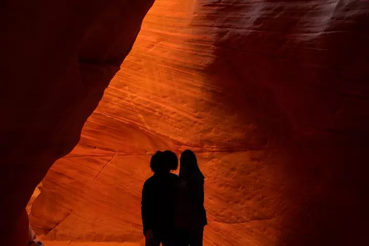 YOU DRIVE! 4 Hr Peekaboo & Hog Canyon Tour. Starting at $150 p/p