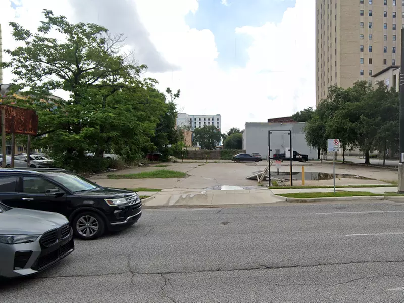 Parking at 1611 Caroline St. Lot
