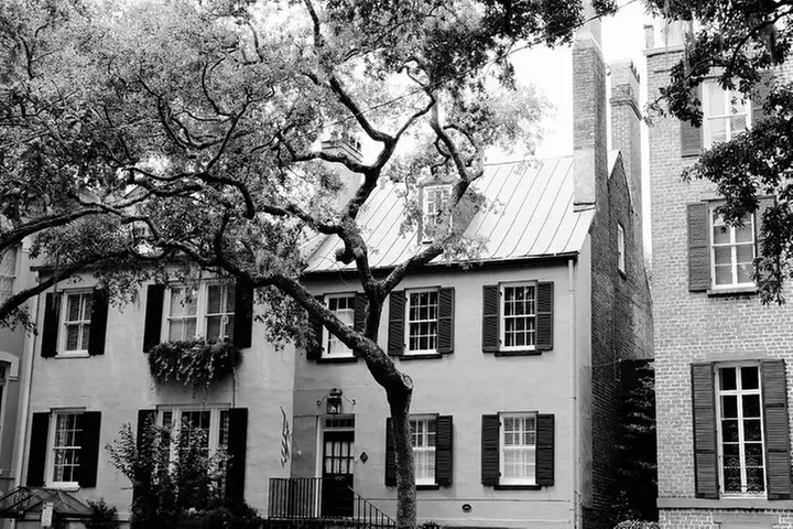 Genteel and Bard's Savannah Dark History and Ghost Encounter Walkin...