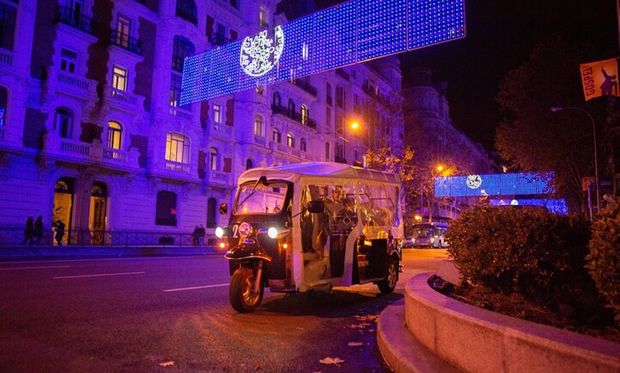 Image 8: Tour de Luces de Navidad por Madrid en Eco Tuk Tuk Privado