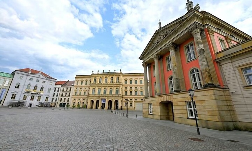 Image 11: Potsdamer Rundgang mit Schlosseingang