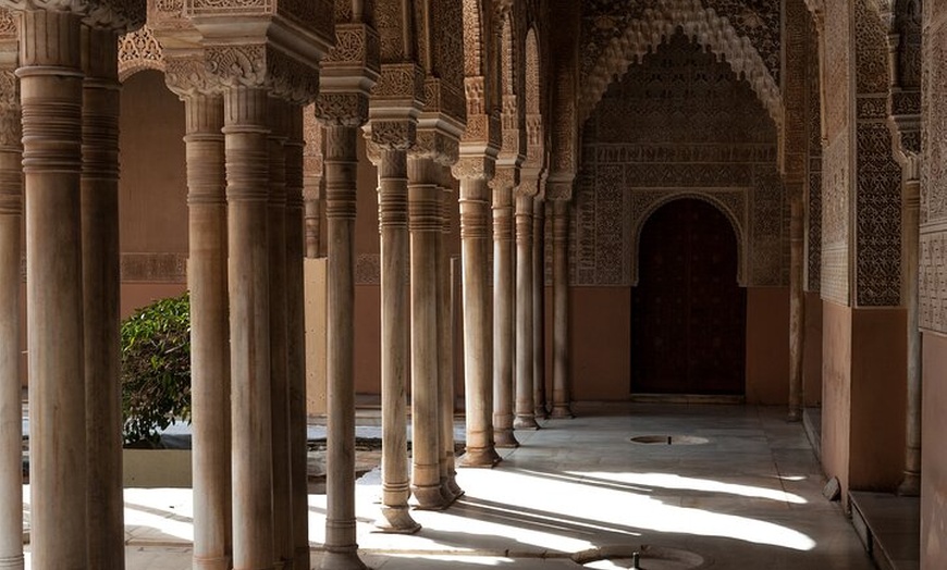 Image 6: La entrada sin colas del Generalife incluye Palacios Nazaríes
