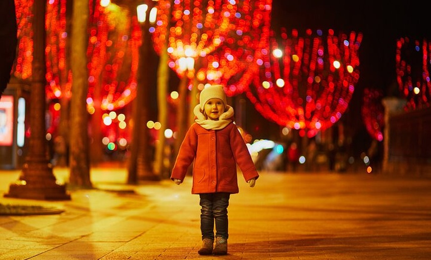 Image 2: Visite en famille des illuminations et marchés de Noël de Paris
