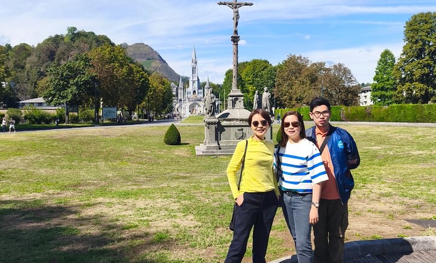 Image 35: Experimente Lourdes con un tour privado y un cómodo transporte