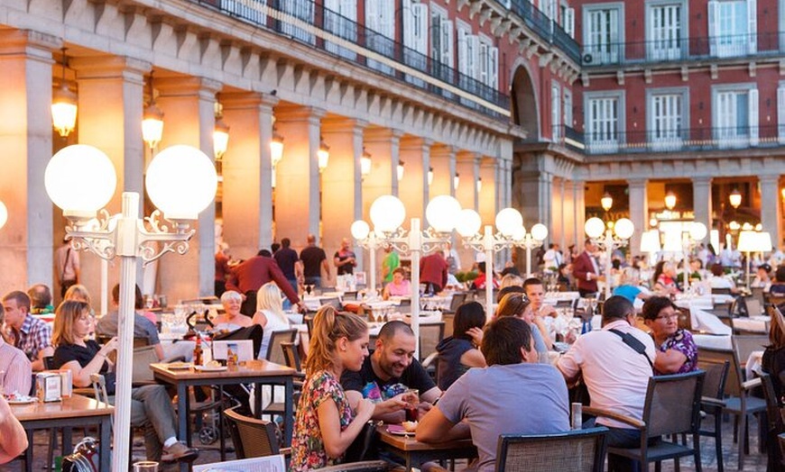 Image 8: Tour privado a pie por el casco antiguo de Madrid y el centro de la...