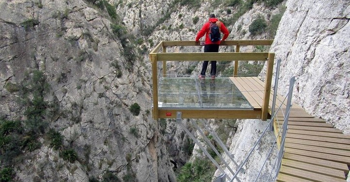 Experiencia en la pasarela colgante de Relleu, Alicante