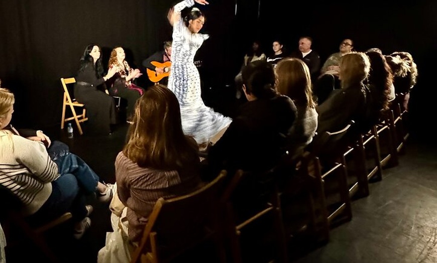 Image 2: Tablao Sevilla Flamenco Solo para 20 Personas