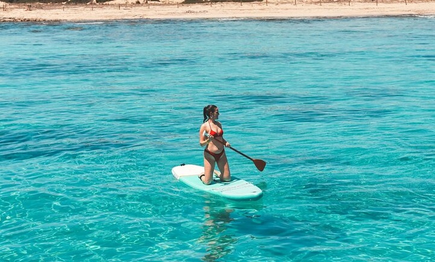 Image 4: Crucero de Ibiza a Formentera con snorkel, paella y barra libre