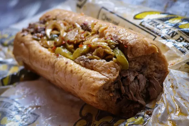 Chicago Loop District Food Tour with Deep Dish & Beef Sandwich