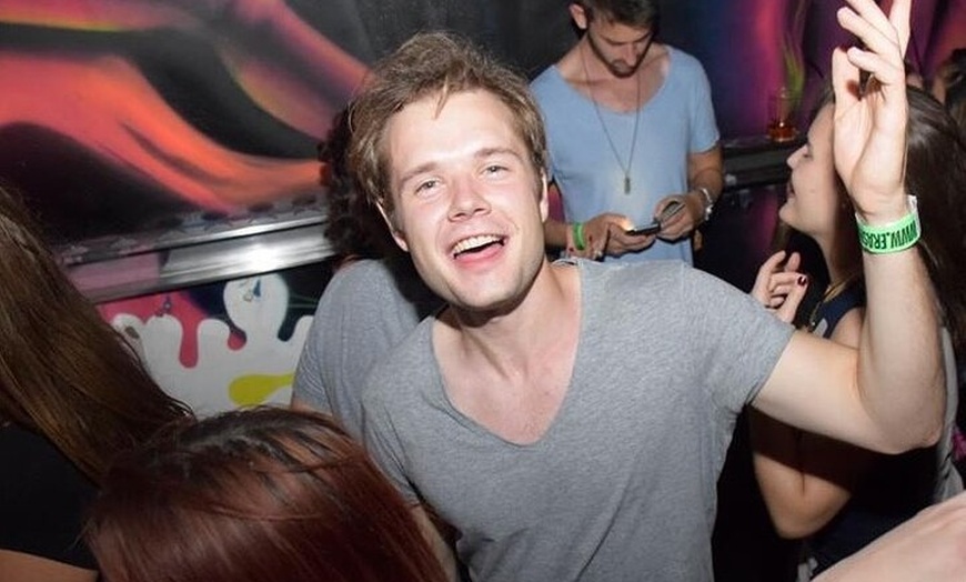 Image 24: Pubcrawl de Halloween en Madrid – Barra libre, chupitos y entrada V...