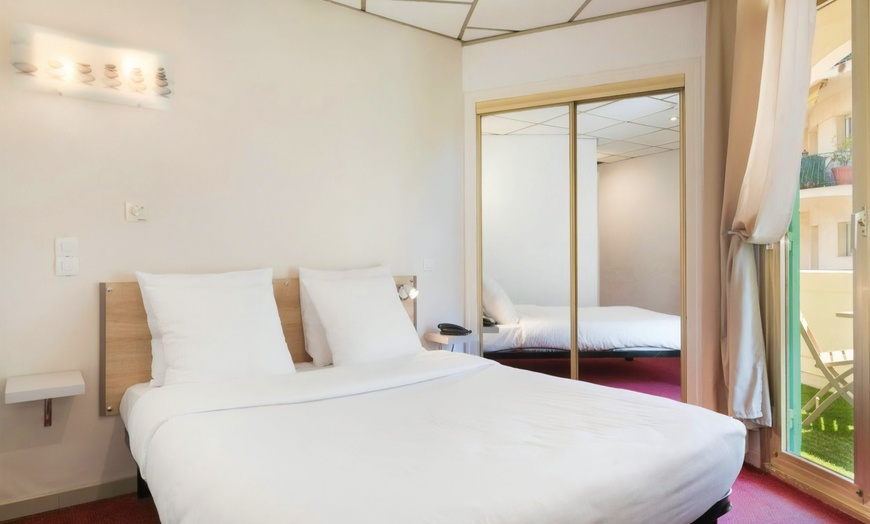 Image 3: ✈ CÔTE D'AZUR | Nice - Hotel Locarno 3* - Centre ville