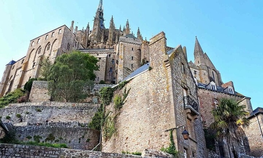 Image 2: Excursion d'une journée au Mont Saint Michel au départ de Paris ave...