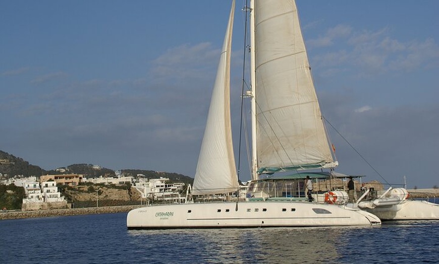 Image 23: Excursión desde Ibiza a Playa de Illetas en Catamarán con Comida