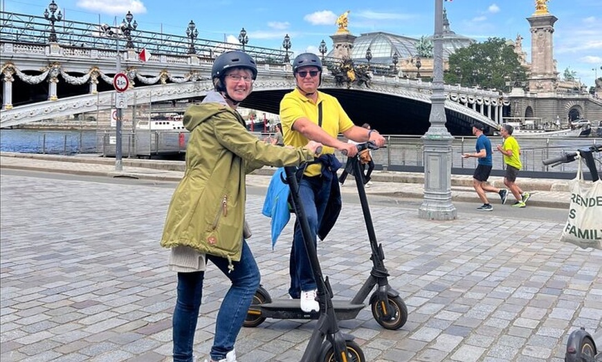 Image 2: Visitez Le Meilleur de Paris en Trottinette Electrique