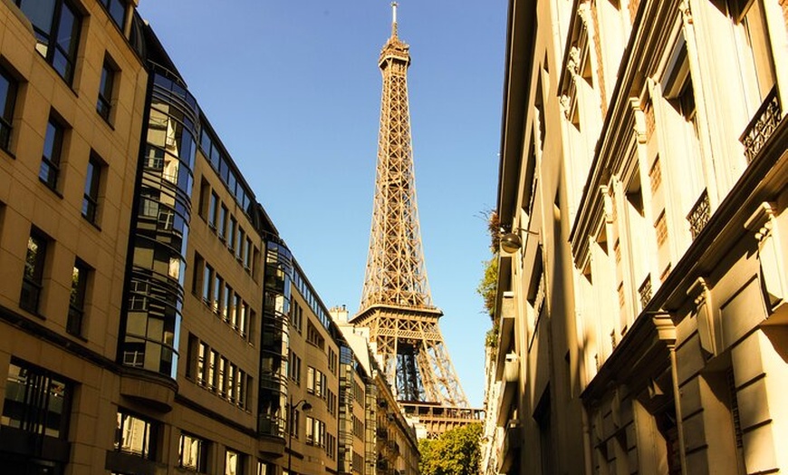 Image 13: Visite guidée de la Tour Eiffel en ascenseur avec sommet en option