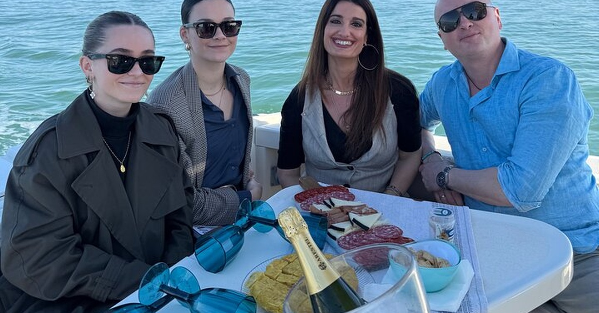 Aperitivo en barco por la bahía de Cádiz