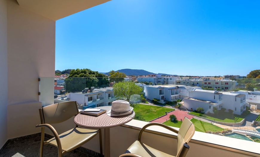 Image 3: ✈ RHODES | Ixia - Avra Beach Resort Hotel & Bungalows 4*, 3 nuit