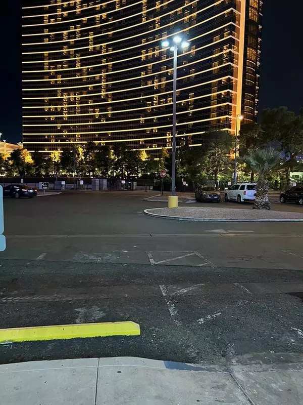 Parking at W Twain Lot B