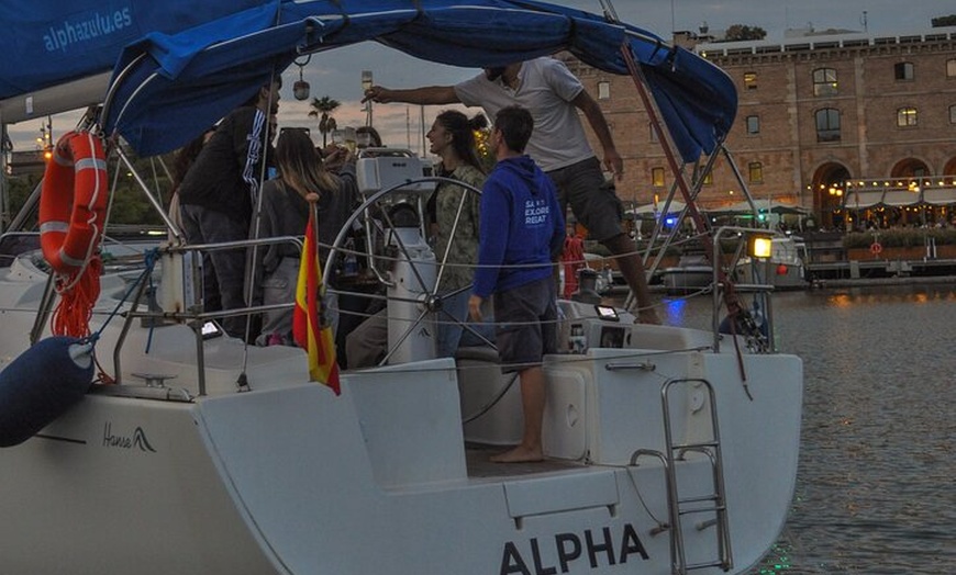 Image 11: Barcelona Coastal Sailing (barra libre, parada de merienda y nataci...