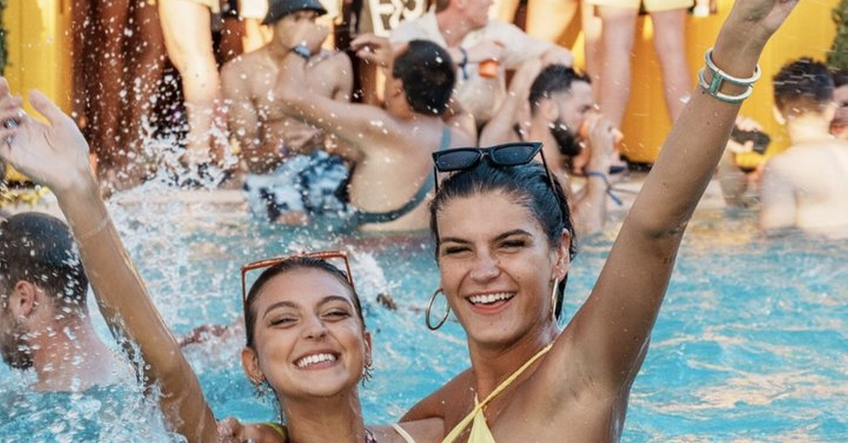 Fiesta VIP en piscina con juegos y barra libre en Palma de Mallorca
